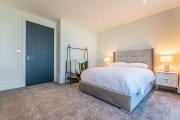 1BR Apt - Balcony - River View