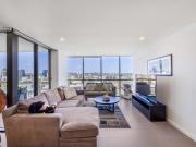 Riverview 2BR delicate Apt, 1min to train station