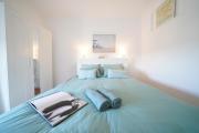 Cascais 2 bedroom apartment with sunny terrace