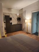 Holding House -Close train station and port Holding House -Close train station and port