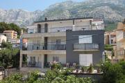 Apartments with a parking space Makarska - 21911