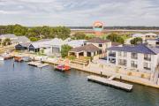 Luxury Waterfront Canal Estate With Private Jetty - Pet Friendly
