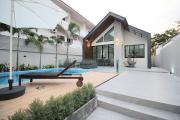 Stylish Pool Villa - 10 Minutes walk to the Beach