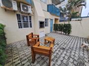 Apto terreo frente com 2 qtos a 200 mt praia Bombas