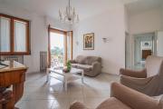 Comfy Flat Steps Away from Siena Station!