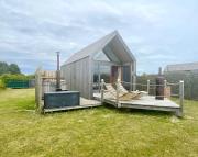 Lushna 10 Classic Suite at Lee Wick Farm Cottages & Glamping