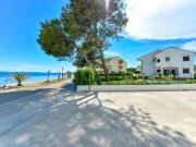 Apartments in House Liveric in Vir at the beach