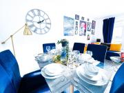 Family, Group & Contractor Stay - Sleeps Upto 9 Guests with Free Parking