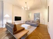 Large & Modern 4 Bedroom Apartment