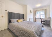 Regent House - Holiday Home With Free Parking - 5 Minutes Drive to Coop Live Arena, Etihad Stadium & Manchester City Centre