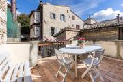 GuestHost - Le Finestre sul Corso Roomy Apartment with terrace