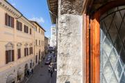 GuestHost - Le Finestre sul Corso Roomy Apartment with terrace