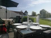 Lovely Lakeside lodge for families and friends