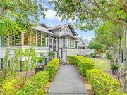 Historic Character-filled Jade Cottage
