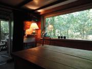 Ponderosa-Hütte im Wald