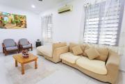 Ipoh stadium-18 pax (mahjong5min to town) pets friendly