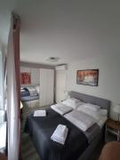 Budapest Flamingo Central Home Stay - Balcony, AC, Downtown Budapest Flamingo Central Home Stay - Balcony, AC, Downtown