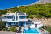 Villa Allegra with 32msq heated pool, 300m far from sandy beaches, open sea view