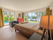 Beachfront 5-bedroom Villa - by KohChangVillas