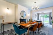4BR Stylish and Elegant Bungalow with Free Parking 4BR Stylish and Elegant Bungalow with Free Parking