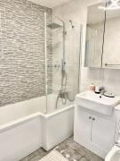 Paddington Flat Close to Station with Patio