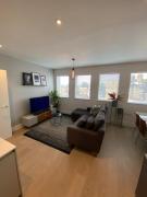 Tasteful 2BD Flat wOpen Plan Living - Blackheath!