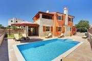 Villa nur 800 Meter zum Strand mit Meerblick, privatem Pool, BBQ und Spielplatz
