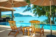 Aoyon Beach, a 5-bedroom Thai-style villa with stunning sea views, 50 meters direct beach access, free maid,