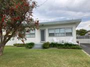 SummerBreeze - just a 60 second stroll to the beach