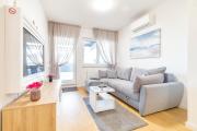 LILY apartment - Flexible SelfCheckins 48- Luxury- Extra big terrace with jacuzzi