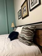 Chic Two-Bedroom Apartment on Camp St, New Orleans