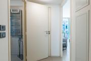 1-Br apartment in Palm Beach swimming pool