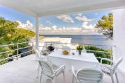 Valdarke Seaside Apartment - Happy Rentals