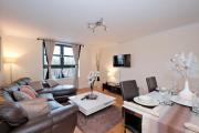 RiverView-2Br-Sleeps4-CityCentre-Parking-FastWiFi