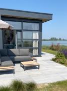 Enkhuizer Strand Chalet IJsselmeerstrand Erste Reihe mit Zaun Hausnr 204