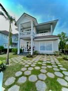 Villa Near the Beach 5 Bedrooms pe24