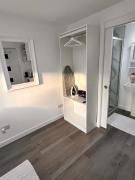 En-suite Room with Independent Entrance. En-suite Room with Independent Entrance.