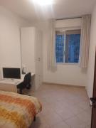 Camera singola nel verde vicino alla metro