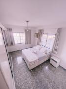 Casa com churrasqueira e 3 quartos - Centro