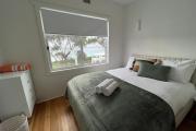 Top Binalong Bay