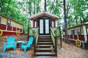 Gypsy Cottage Near the Smokies #15 Queenie
