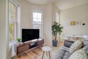 Dupont Circle 1br w wd nr metro station WDC-747