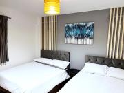 Centrally Located 3 Bed -Sleeps 9 - Free Parking