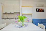 Elegant and bright studio apartment near the beach