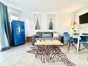 Cosmopolitan con piscina, doble terraza, central y WIFI