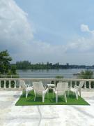 Funky Crab The River