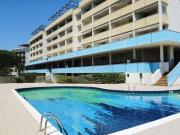 Enjoy the beach breeze in our colorful flat