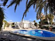 Sonnige Villa mit privatem Pool & Dachterrasse