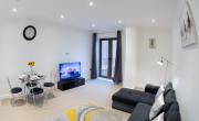 Cosy 1 Bed Apartment in Centre of St Albans - FREE Parking - 5 min walk to St Albans city centre & Railway station - Big Savings on Longer Stays!!