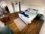 Lovely Studio only 1 Block to the Beach! (LB5)